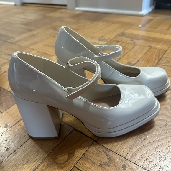 Steve Madden Wish White Patent Slip On Block Heel Squared Toe Mary Jane Pumps - Picture 2 of 6